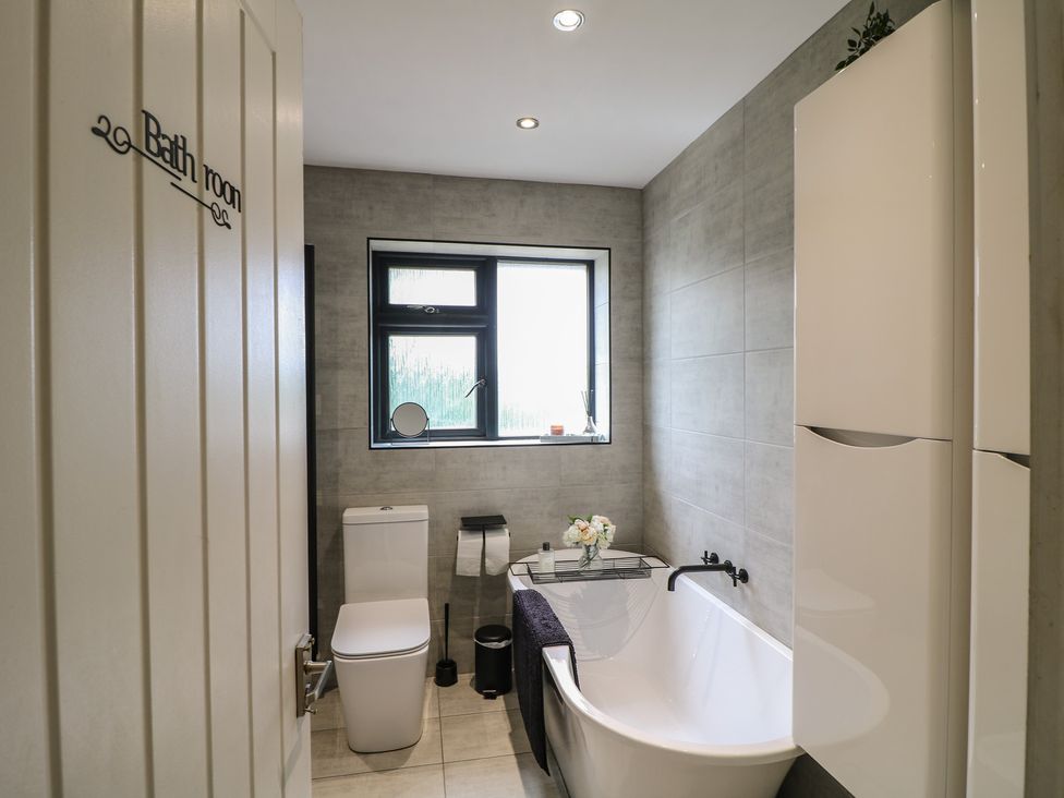 A bathroom with a toilet, bathtub, and sink at 57 Howden Avenue Doncaster
