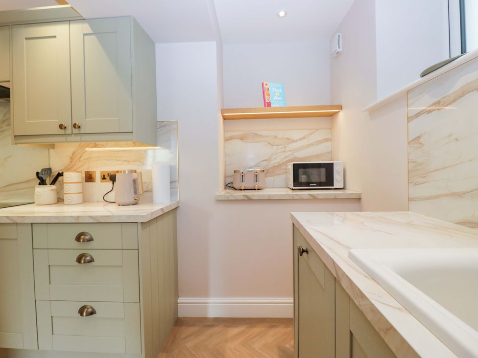 A kitchen with cabinets and appliances at Flat 5 Caxton House in Windermere