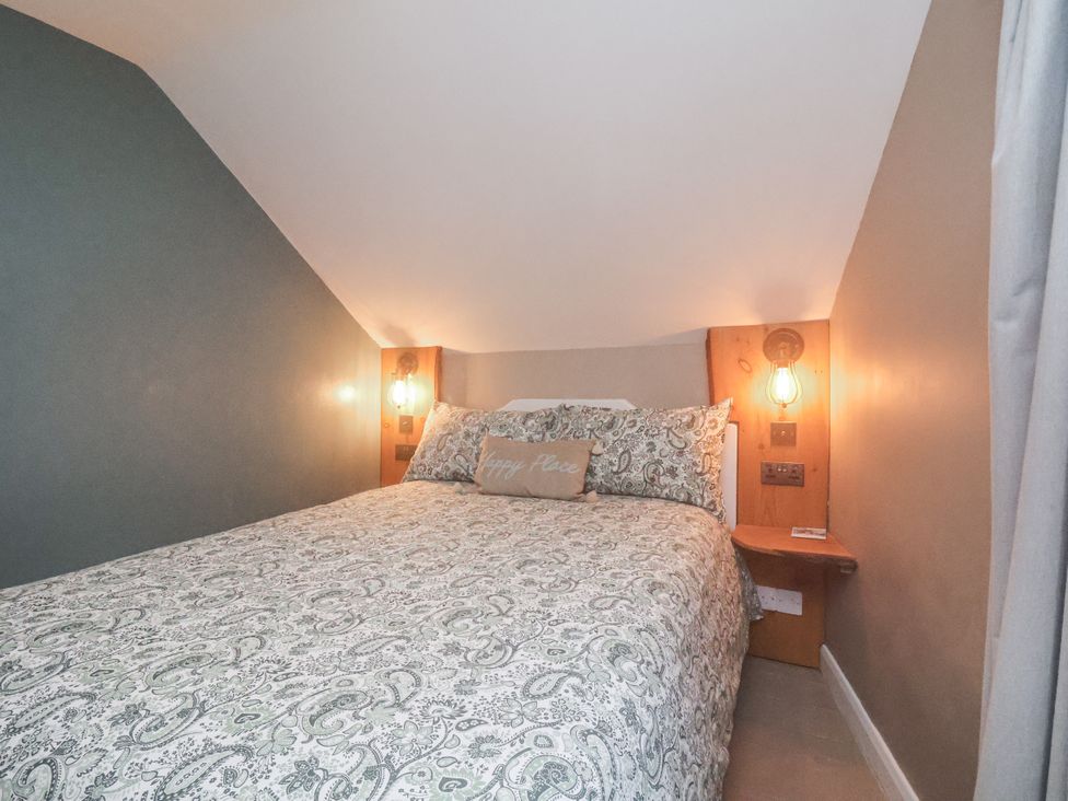 A bedroom with a bed and decorative pillow at Albion Cottage in Whitby