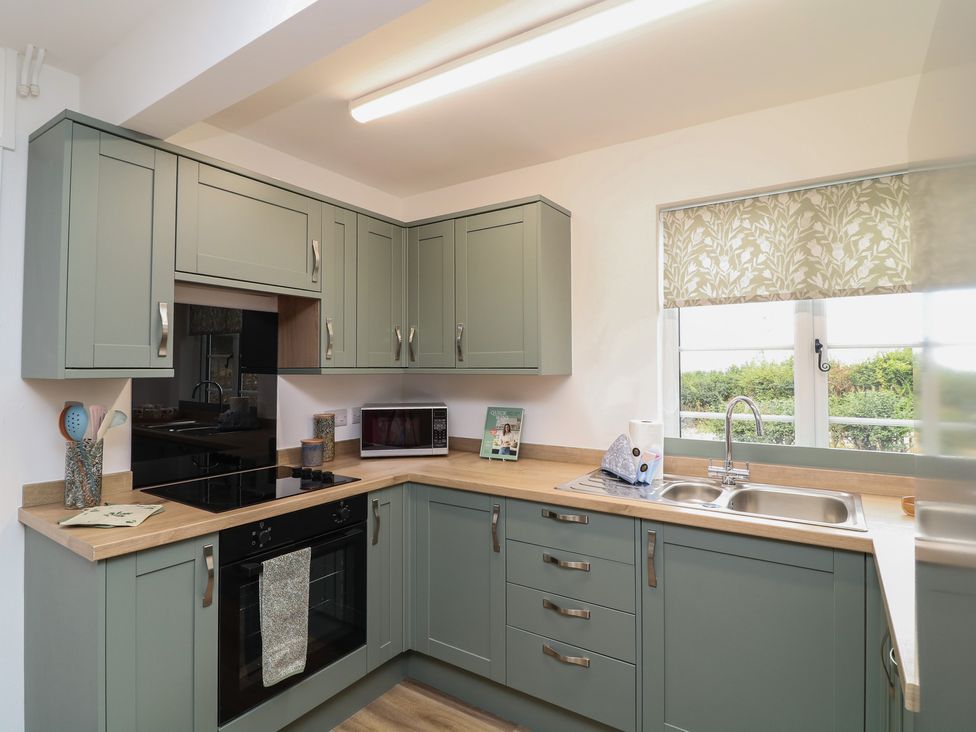 A kitchen with cabinets and appliances at Casthorpe Lodge Cottage Barrowby