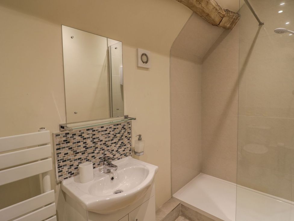 A bathroom with a sink and shower at Megs Cottage in Stratford-upon-Avon