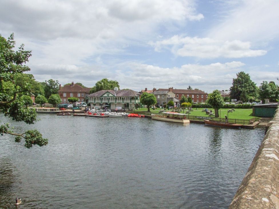 A view of boats and buildings by the river at The Bolt Hole in Stratford-upon-Avon