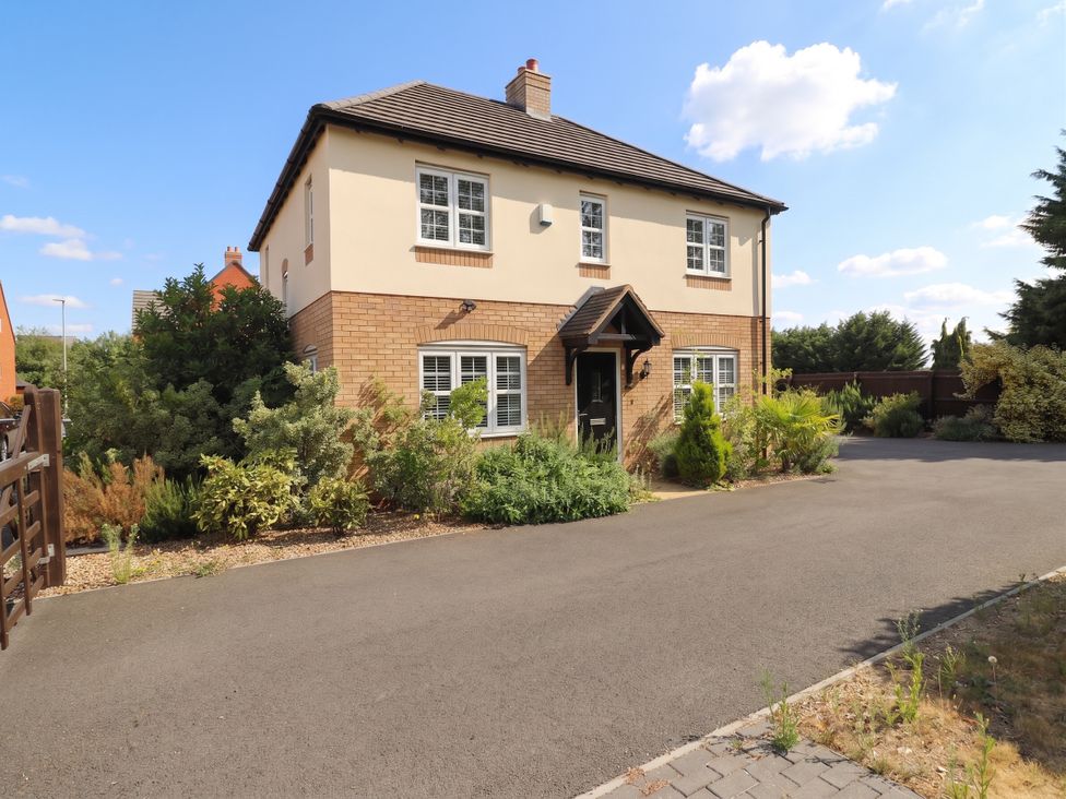 A house with a driveway and garden at 2 Clarke Close Cottenham