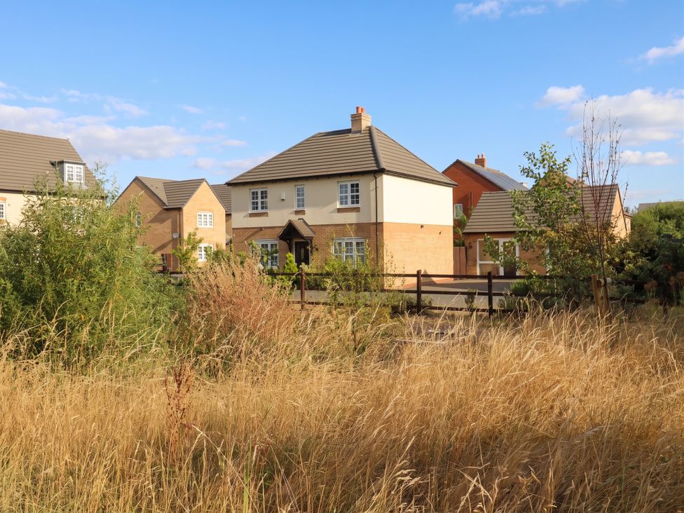 A house with a garden at 2 Clarke Close Cottenham