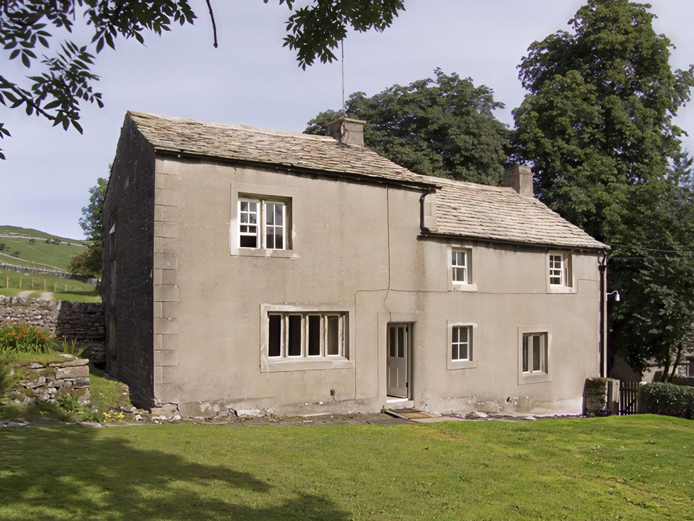 An exterior view of a house with a garden at Town Head Farm in Skipton