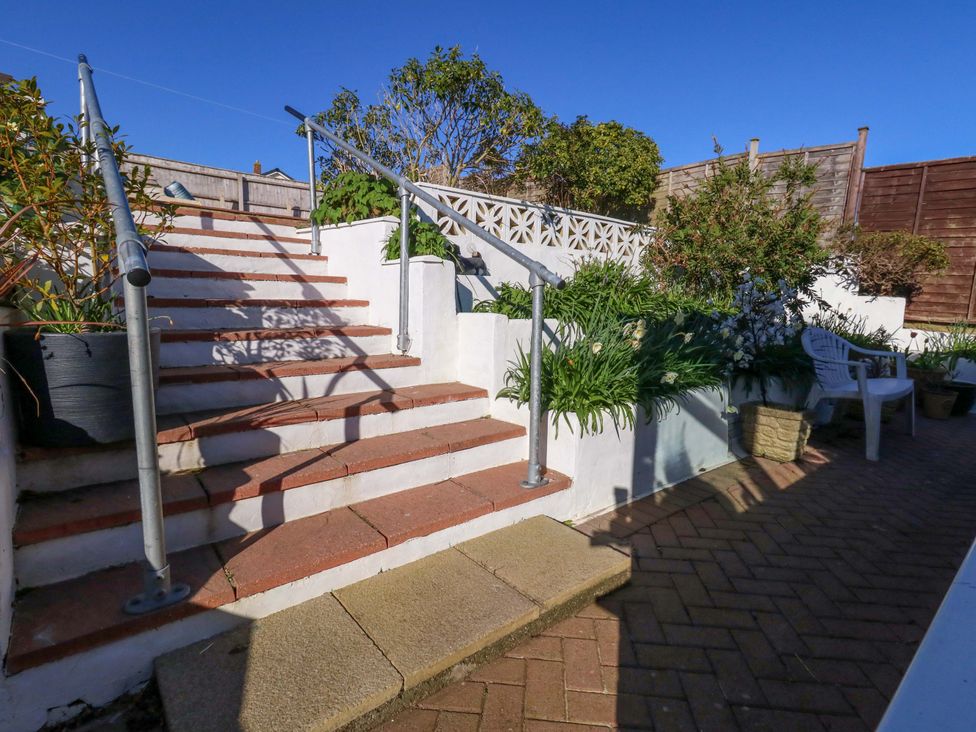 A garden with stairs and plants at 46 Chafeys Avenue