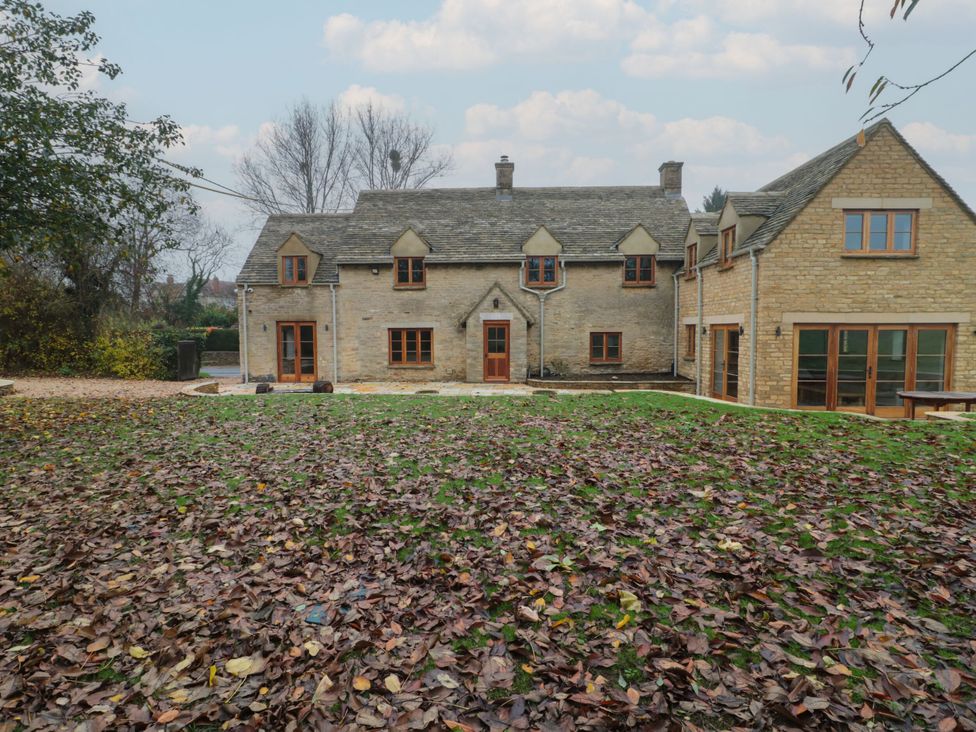 A house with garden and fallen leaves at Manor Cottage Carterton, Oxfordshire