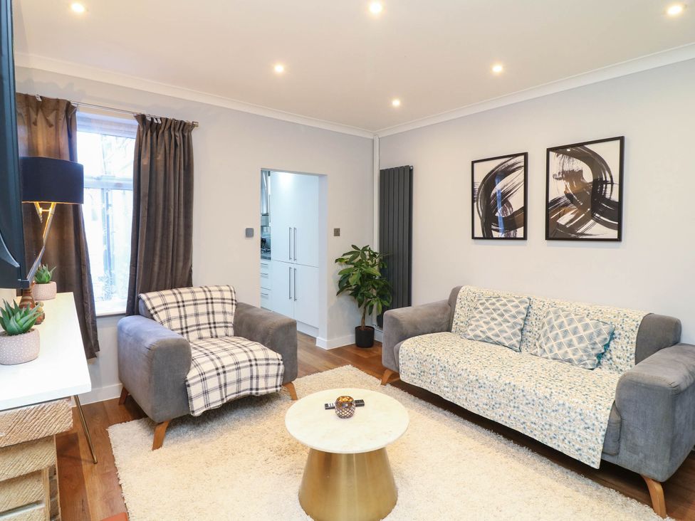 A living room with sofas and a coffee table at 11 Regent Street, Melton Mowbray