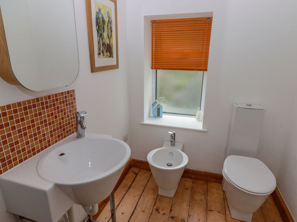 A bathroom with a sink, toilet, and bidet at Rock House in Narberth