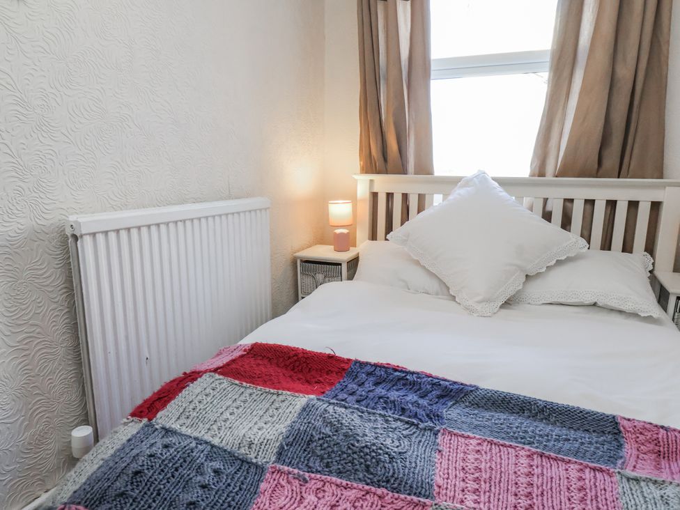 A bedroom with a bed and blanket at Hornblower Lodge in Whitby