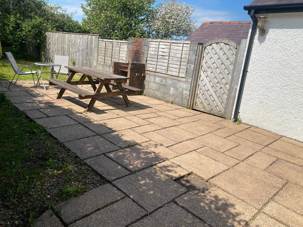 A garden with a table and chairs at Kenvor, Newport, Pembrokeshire