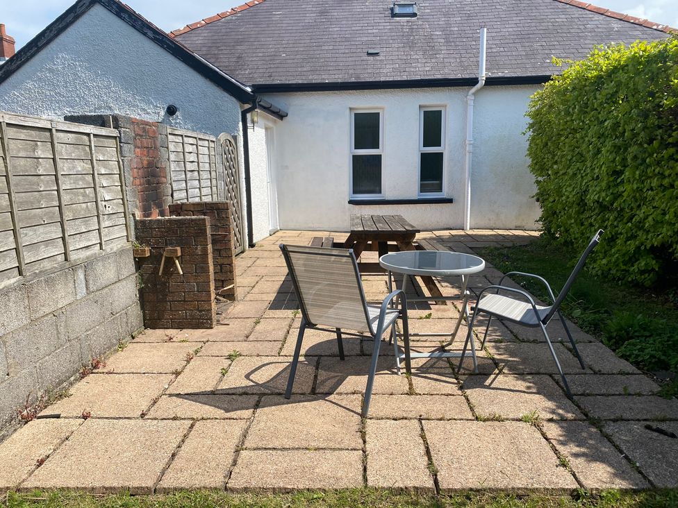 A garden with a table and chairs at Kenvor in Newport, Pembrokeshire