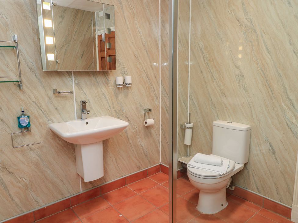 A bathroom with a sink and toilet at Meadow Lodge in Cerney Wick near South Cerney, Cotswolds