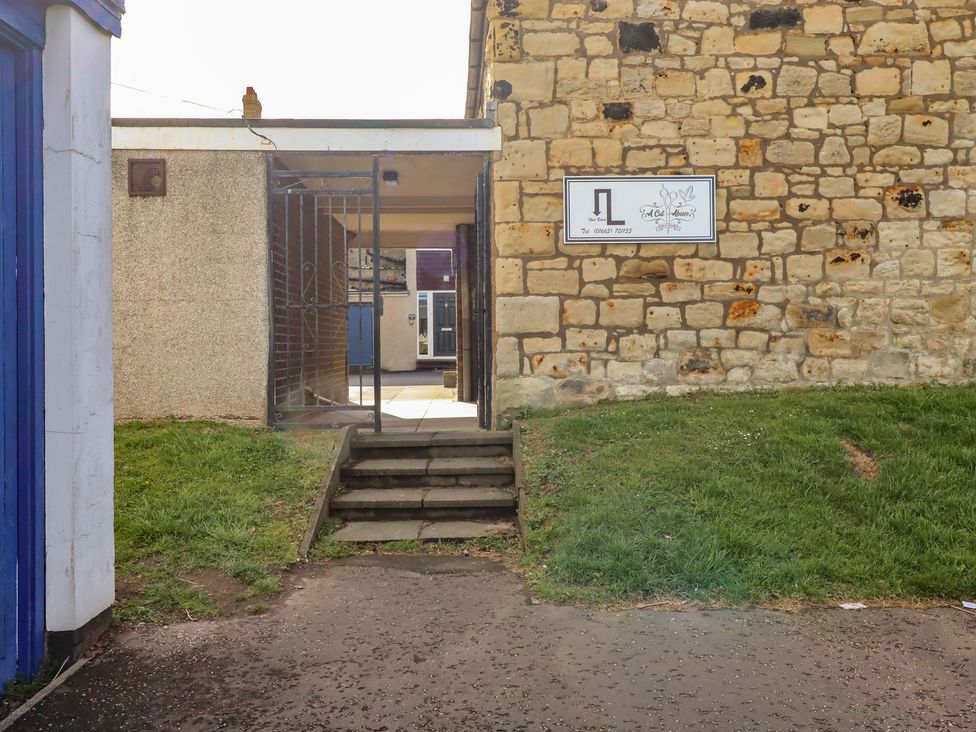 An entrance with steps and a stone wall at Kittiwake at No 20 Seahouses