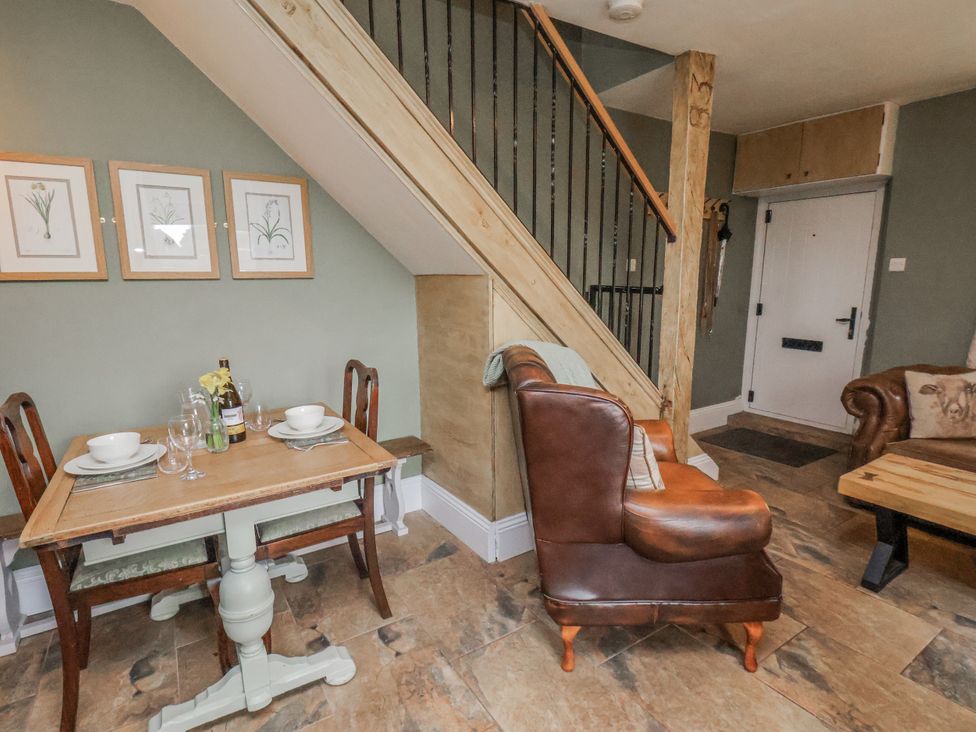 A dining area with a table and chairs at Ingleside Cottage in Whitby