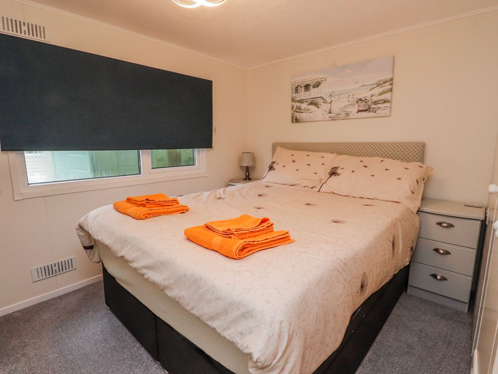 A bedroom with a bed and towels arranged at Lodge 134 near Bellech