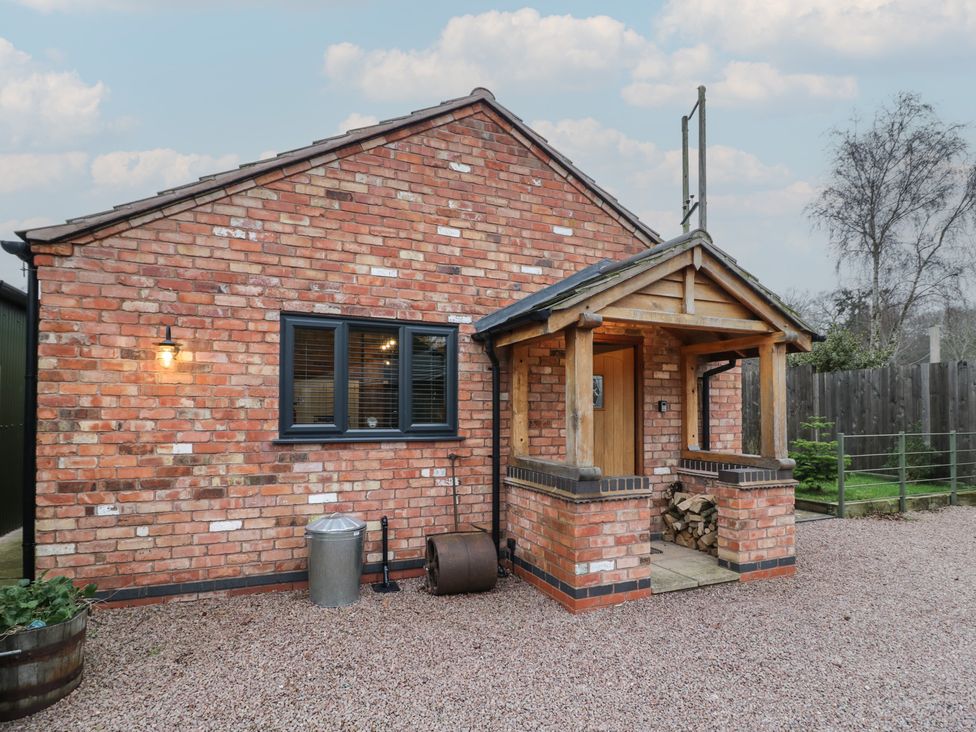 A brick exterior with an entryway at Otter's Rest in Droitwich