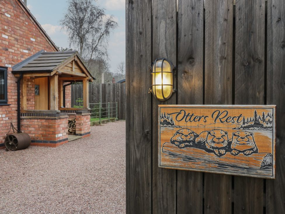 An outdoor area with a sign and lamp at Otter's Rest in Droitwich