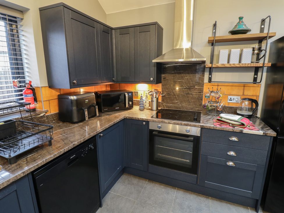 A kitchen with appliances and cabinets at Otter's Rest in Droitwich