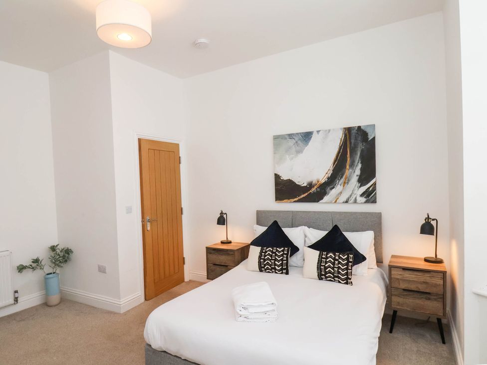 A bedroom with a bed and bedside tables at Holmwood