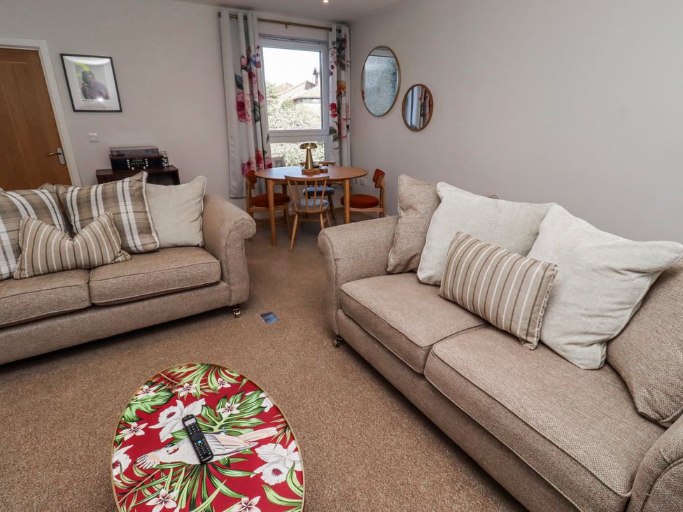 A living room with sofas and a dining table at Amber Rose in Berwick-Upon-Tweed