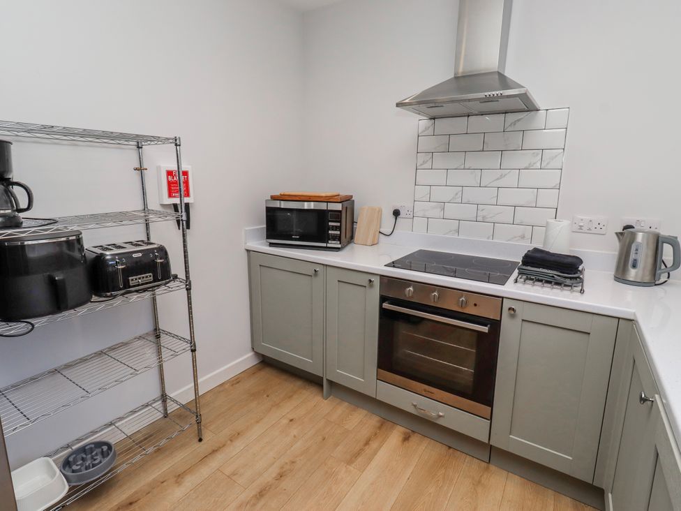 A kitchen with an oven, microwave, and kettle at Amber Rose in Berwick-Upon-Tweed
