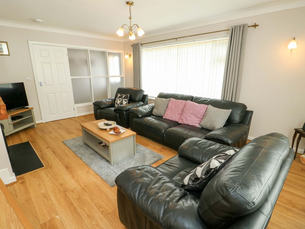 A living room with sofas and a table at Min Y Cae 