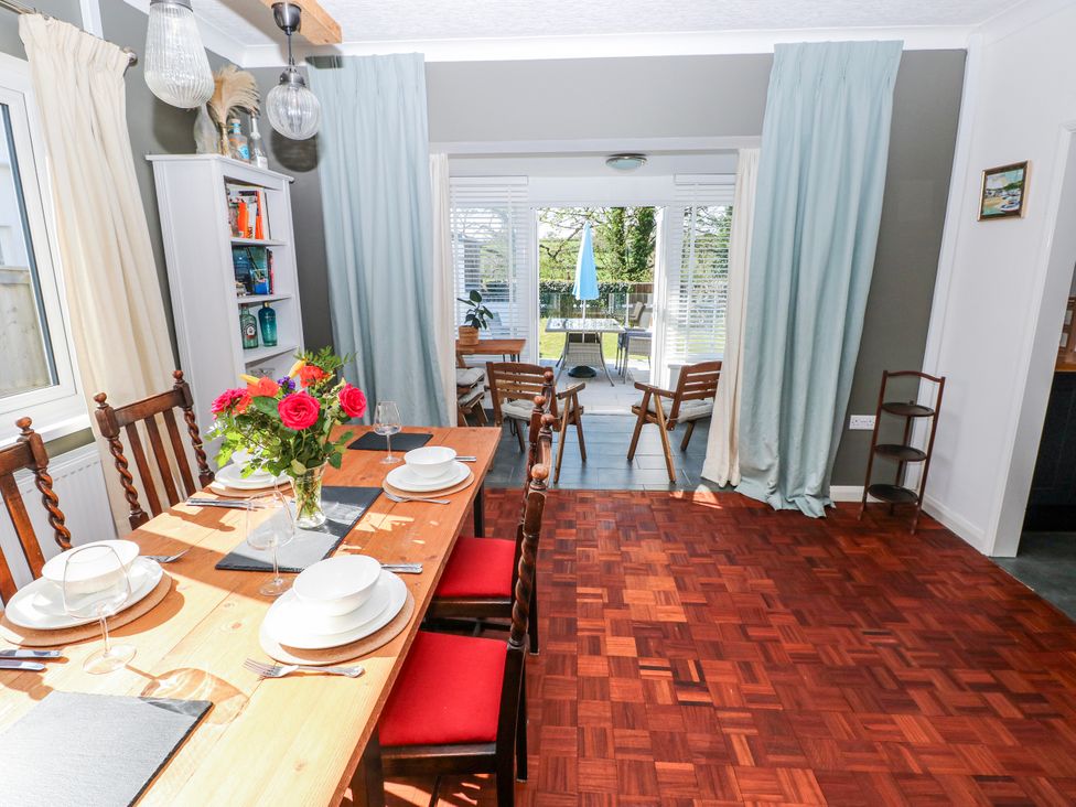 A dining room with a table and chairs at Moonraker in Saundersfoot