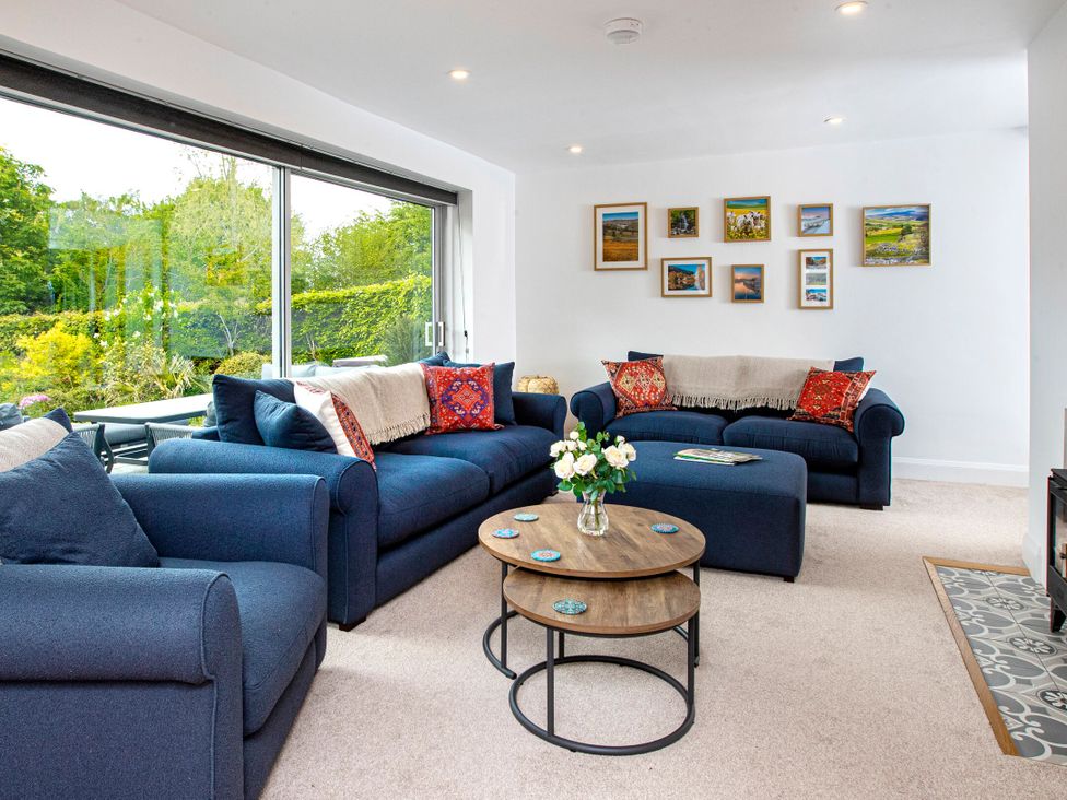 A living room with a coffee table and sofas at 2 The Croft in Skipton