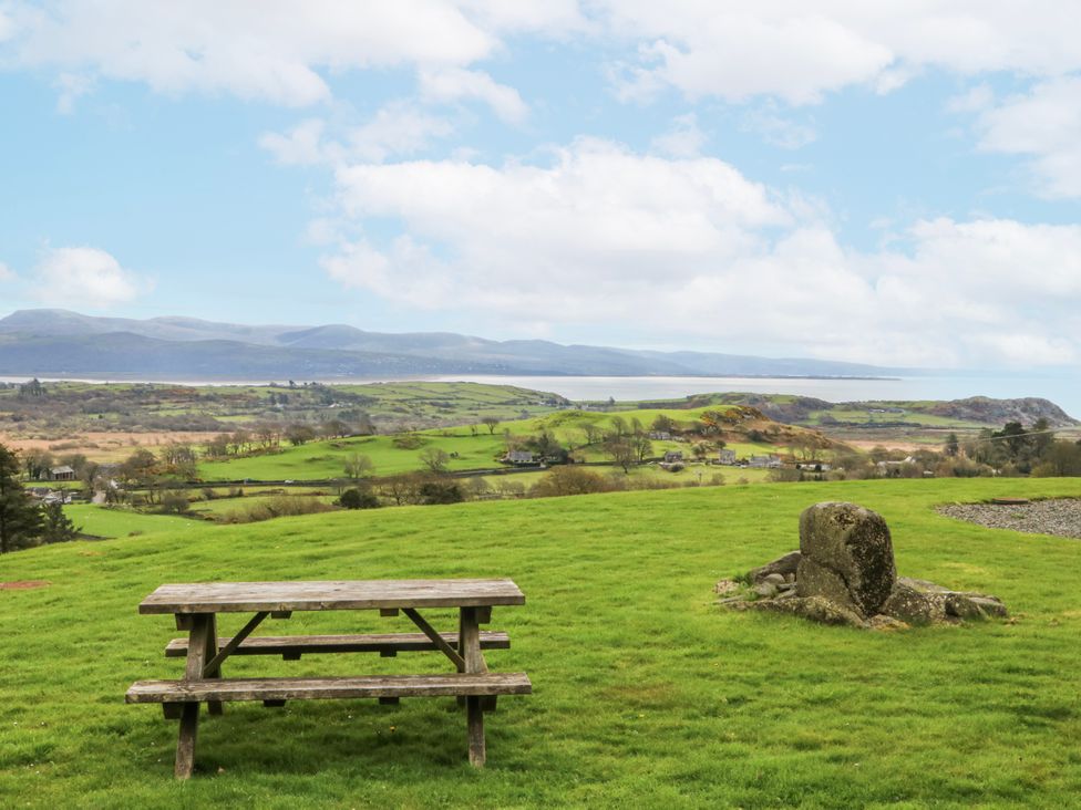 A picnic table on grass with a view near Criccieth