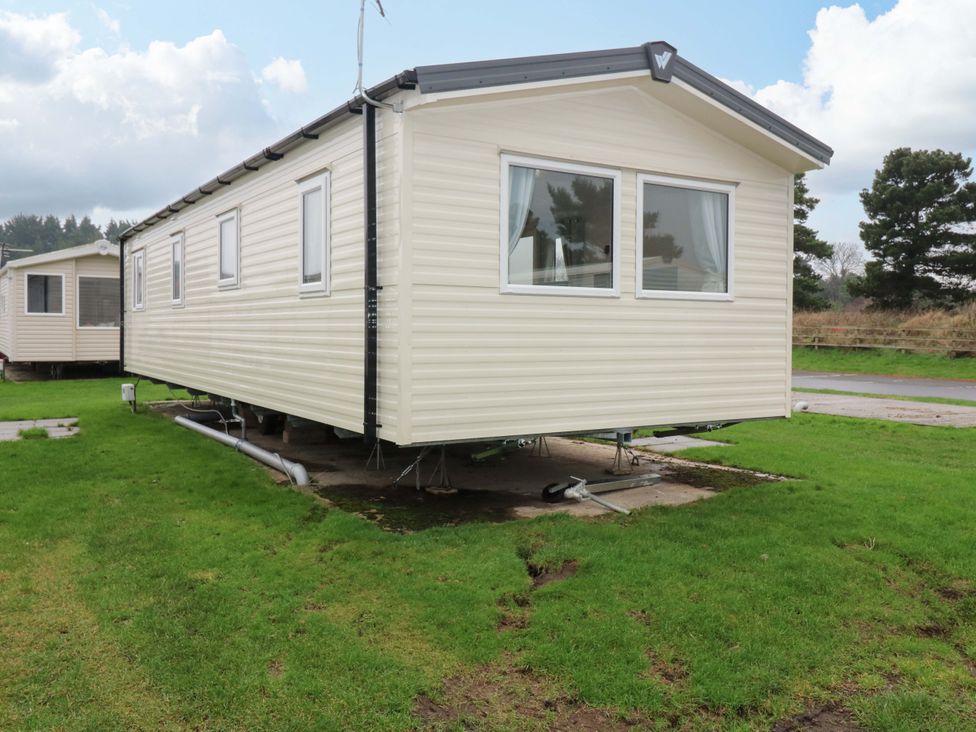 A mobile home located on grassy land at 63 St Andrews Prestonpans