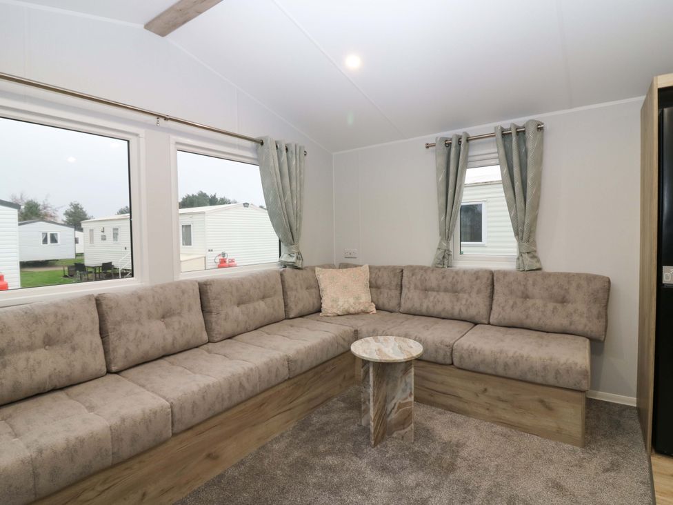 A living room with a sofa and a table at 63 St Andrews in Prestonpans