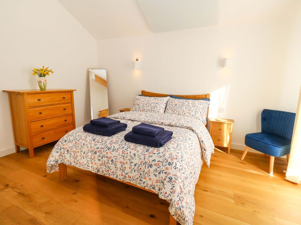 A bedroom with a bed and furniture at The Pebble in Dorchester