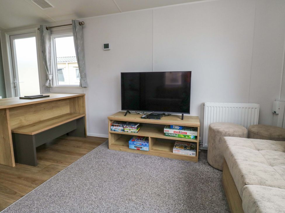 A living room with a television and games at Valley 36 in Kingsbridge