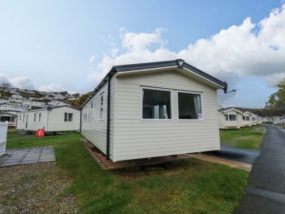 A mobile home with windows and grass in an outdoor area at Valley 36 in Kingsbridge