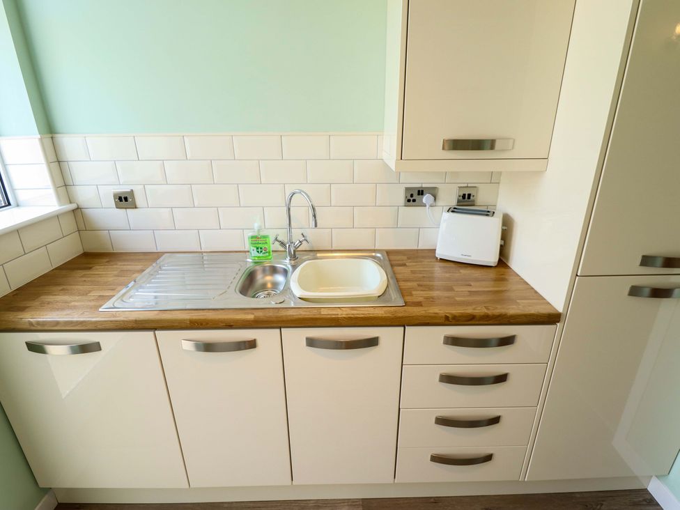 A kitchen with a sink and toaster at 271 Wragby Road in Lincoln