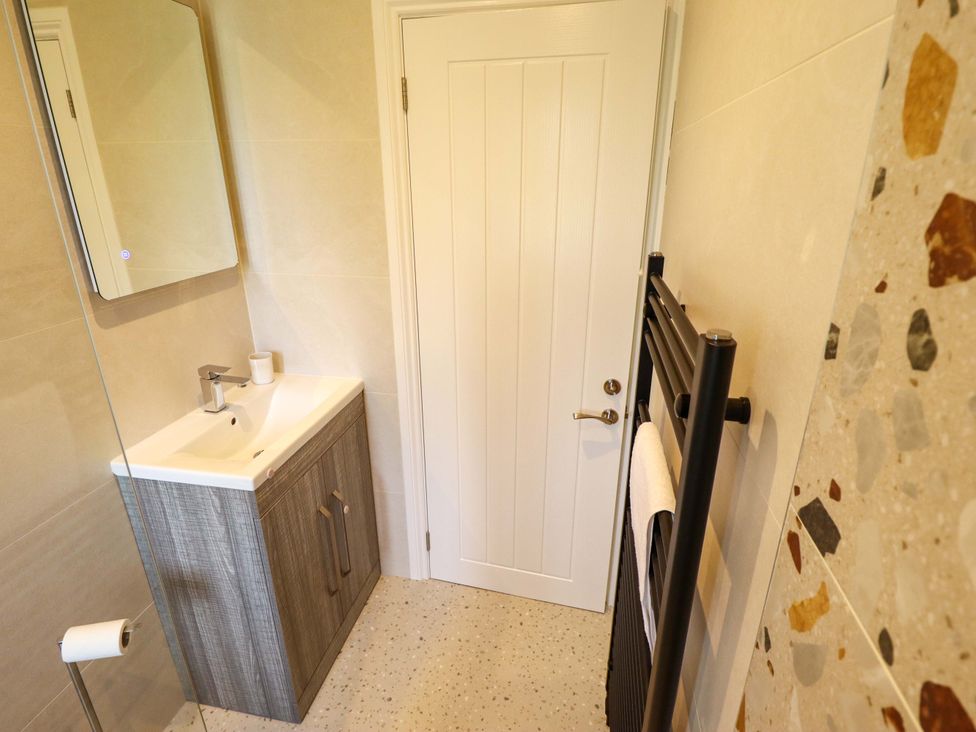 A bathroom with a sink and mirror at 271 Wragby Road in Lincoln