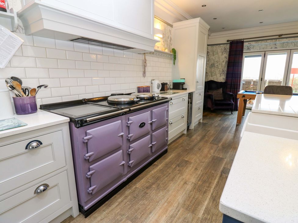 A kitchen with a stove and kitchen cabinets at Langcliffe House, Kettlewell