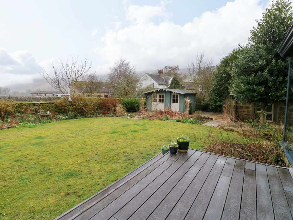 A garden with a shed and flower pots at Langcliffe House, Kettlewell