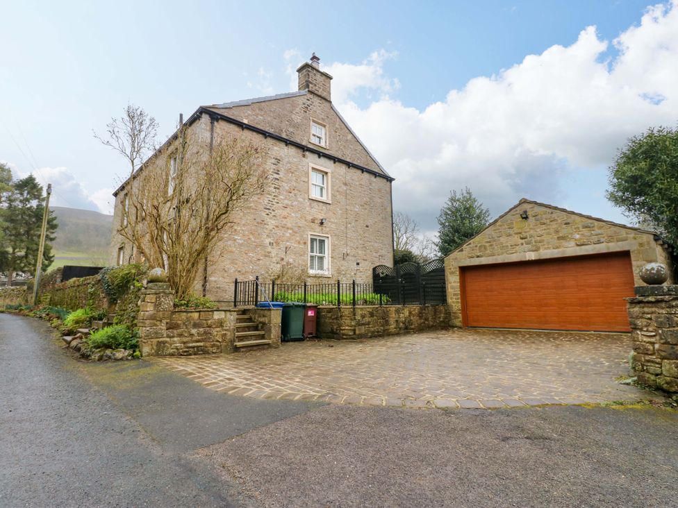 A house with a garage and parking area at Langcliffe House in Kettlewell