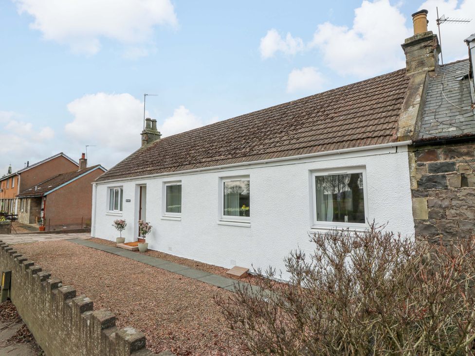 A house with windows and a front door at Parkhill in Dairsie