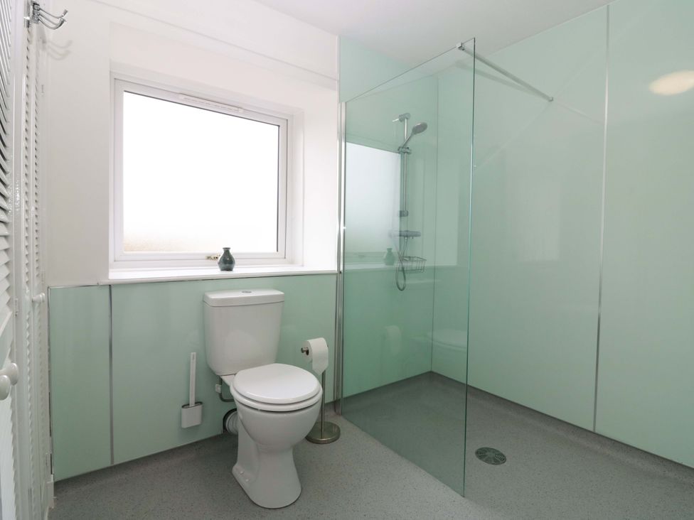 A bathroom featuring a toilet and shower at Parkhill in Dairsie