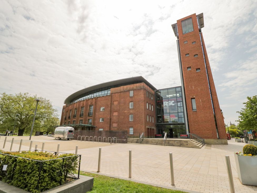 A building with an entrance and steps at The Royal Shakespeare Company in Stratford-upon-Avon