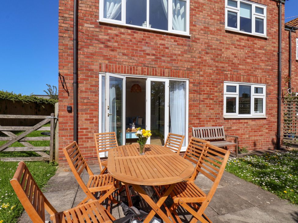 A garden with a table and chairs at Seashells at Runswick Lodge Runswick Bay