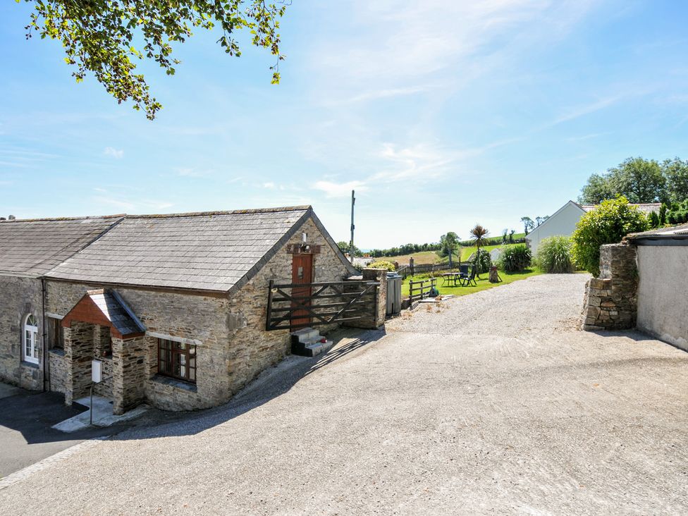 A house with a gate and a gravel driveway at Casa Mia in Porthpean near St Austell