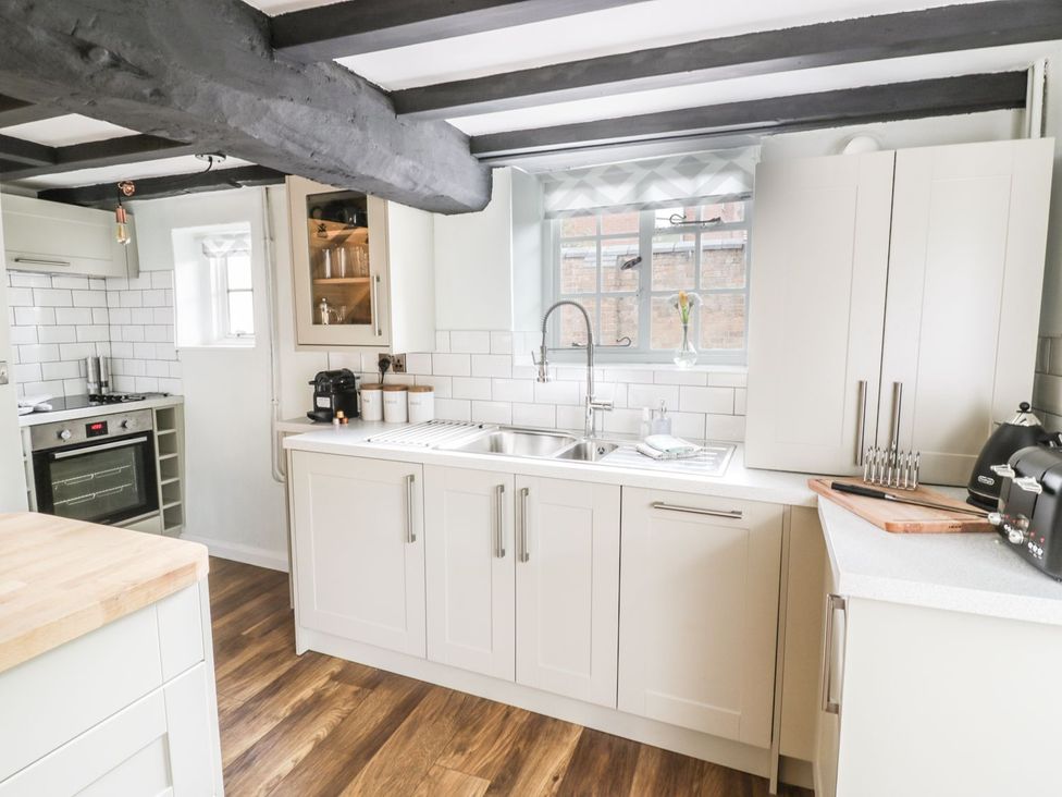 A kitchen with cabinets and appliances at 4 Masons Court Stratford-upon-Avon