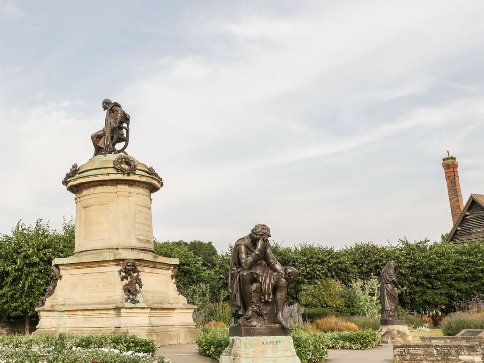 A monument with statues in a public space at 4 Masons Court Stratford-upon-Avon