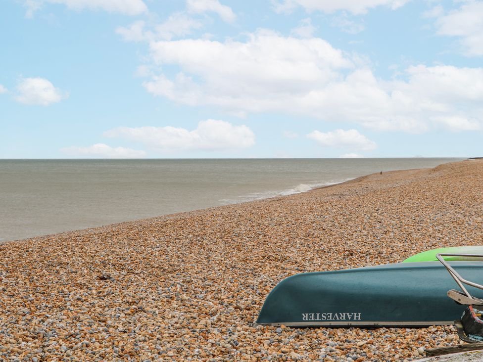 A beach with pebbles and a canoe at The Retreat in Deal