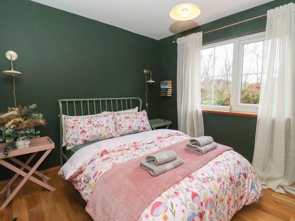 A bedroom with a bed and a window at Doire An Daimh