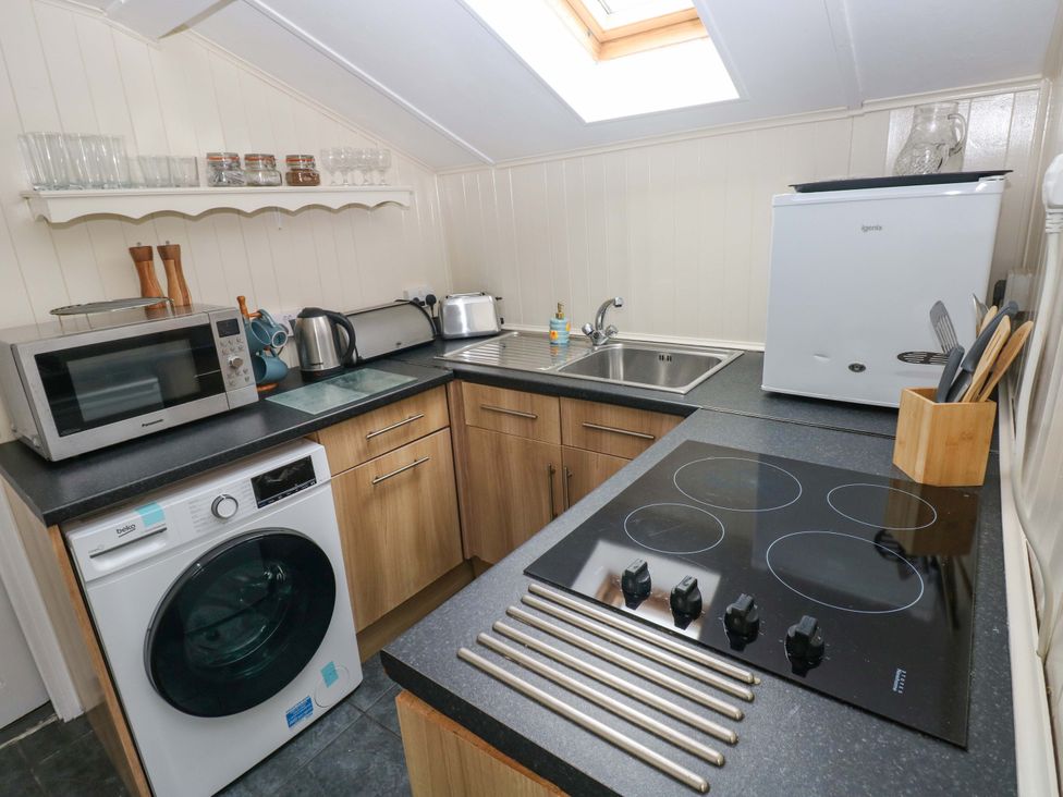 A kitchen with appliances and fixtures at Beacon House Marloes near Little Haven